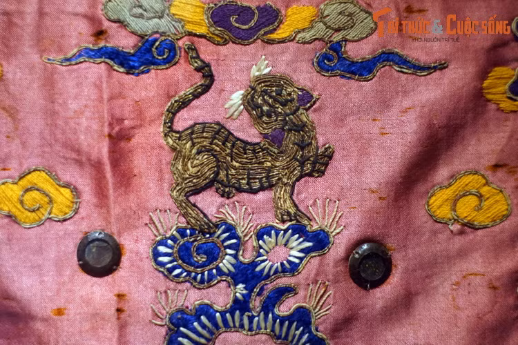 Đây chính là tượng trưng cho tư thế oai phong của các vị quan võ.