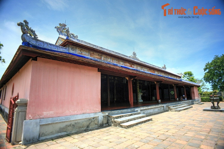 Với cảnh đẹp tự nhiên và quy mô bề thế, ngay từ thời các chúa Nguyễn, chùa Thiên Mụ đã được mệnh danh là ngôi chùa đẹp nhất xứ Đàng Trong. Vào thời Nguyễn, chùa Thiên Mụ được xếp vào 20 thắng cảnh đất Thần Kinh với bài thơ “Thiên Mụ chung thanh” do vua Thiệu Trị sáng tác.