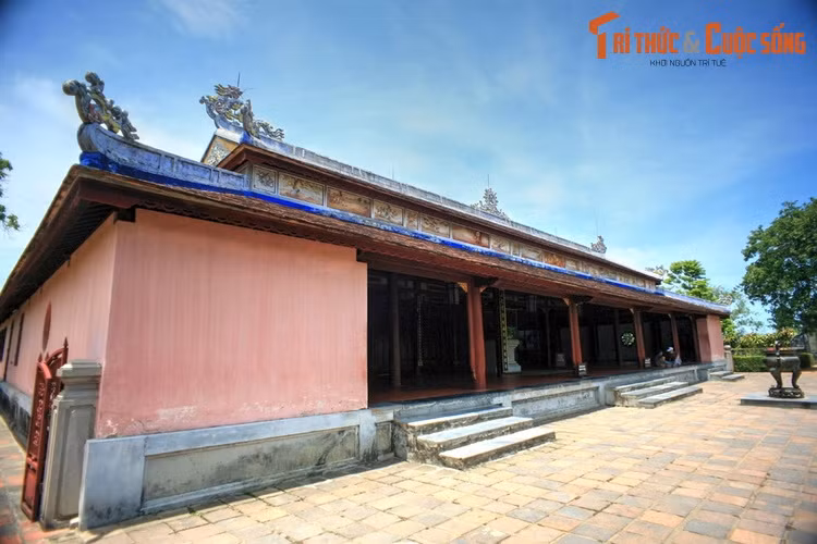 Với cảnh đẹp tự nhiên và quy mô bề thế, ngay từ thời các chúa Nguyễn, chùa Thiên Mụ đã được mệnh danh là ngôi chùa đẹp nhất xứ Đàng Trong. Vào thời Nguyễn, chùa Thiên Mụ được xếp vào 20 thắng cảnh đất Thần Kinh với bài thơ “Thiên Mụ chung thanh” do vua Thiệu Trị sáng tác.