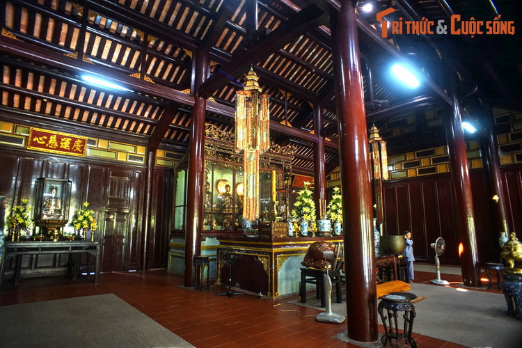 Bên cạnh những công trình kiến trúc độc đáo, chùa Thiên Mụ còn lưu giữ nhiều cổ vật qúy giá về mặt lịch sử và nghệ thuật như chuông đồng, những bức tượng Phật, Hộ pháp… hay những hoành phi, câu đối. Ngày nay, chùa là điểm đến không thể bỏ qua với mỗi du khách khi đến thăm xứ Huế.