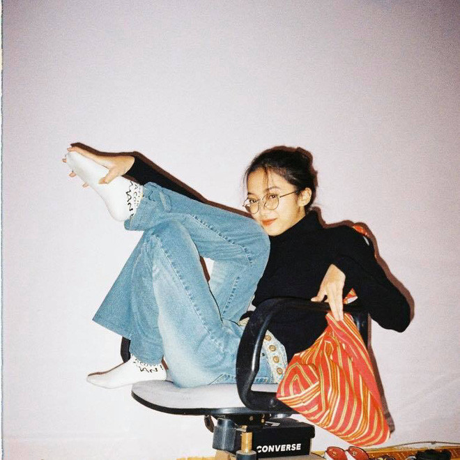 Được mọi người khen ngợi có nét giống với fashionista Châu Bùi, Khánh Linh không giấu khỏi niềm vui.