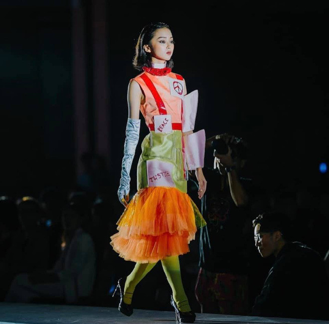 Cô bạn thường xuyên nhận lời làm mẫu ảnh các shop thời trang và cũng xuất hiện trên những sàn diễn thời trang như một người mẫu thực thụ.