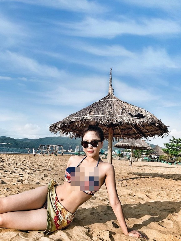 Sau khi hút mỡ, hot girl này thường xuyên diện những trang phục khá gợi cảm.