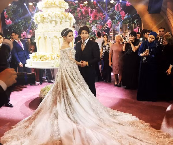 Tháng 10/2016, cư dân mạng được dịp xôn xao vì một đám cưới "khủng" của một tiểu thư xinh đẹp của nước Nga, Madina Shokirova - con gái tài phiệt Ilkhom Shokirov.