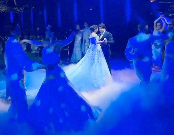 Ông Ilkhom đã đặt một chiếc bánh kem dài 3 mét và cần đến 3 chàng trai mới bê được vào hôn trường. Ngoài ra, tài phiệt người Nga còn chi 30 triệu ruble (gần 12 tỷ đồng) để mời các ca sĩ và vũ công biểu diễn trong đêm tiệc.