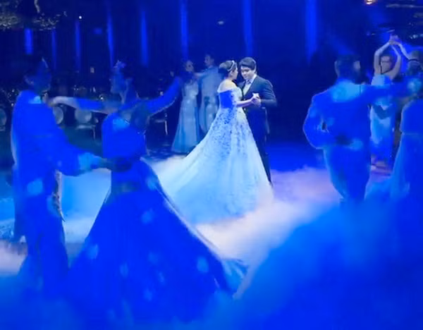 Ông Ilkhom đã đặt một chiếc bánh kem dài 3 mét và cần đến 3 chàng trai mới bê được vào hôn trường. Ngoài ra, tài phiệt người Nga còn chi 30 triệu ruble (gần 12 tỷ đồng) để mời các ca sĩ và vũ công biểu diễn trong đêm tiệc.