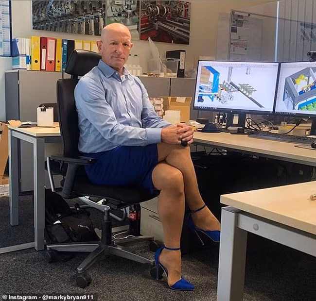 Những đôi cao gót lại giúp ông cảm nhận nguồn năng lượng cuộn trào trong cơ thể và cảm giác quyền lực chưa bao giờ có.