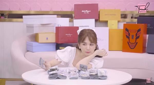 Thời gian qua, mỗi hành động hay story của Ngọc Trinh đều có những điểm gây được sự chú ý của khán giả.