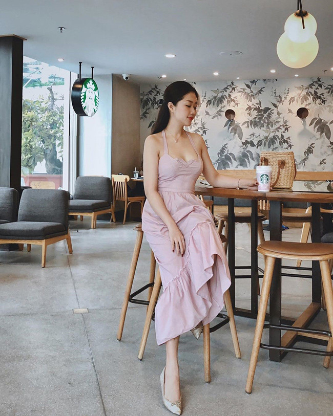 Ở Nam Phương luôn tỏa ra nét dịu dàng, duyên dáng và thanh lịch.