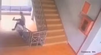 Kết quả khám cho thấy em bị chấn thương sọ não nặng, đã cố gắng điều trị nhưng không qua khỏi, đến sáng 11/10 em đã ra đi mãi mãi.