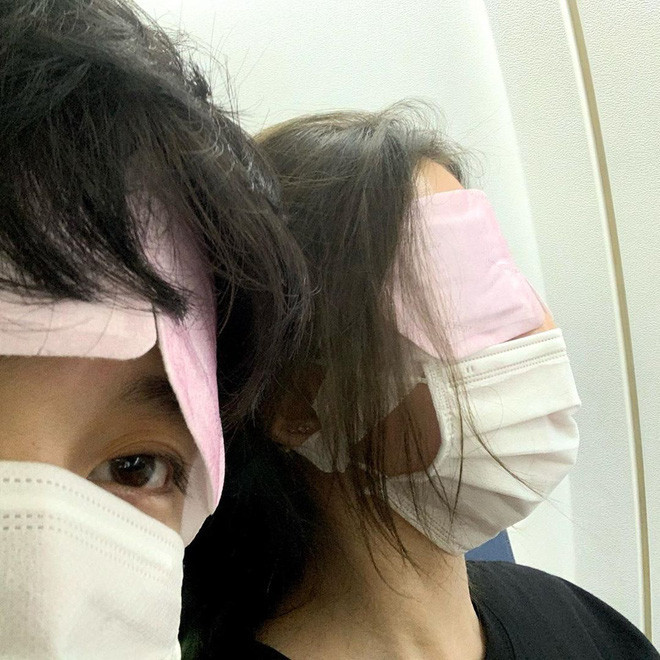 Bên cạnh đó, Gavin còn đăng tải những khoảnh khắc đời thường với Bâu như cùng chợp mắt lim dim hay cùng đắp mặt nạ.