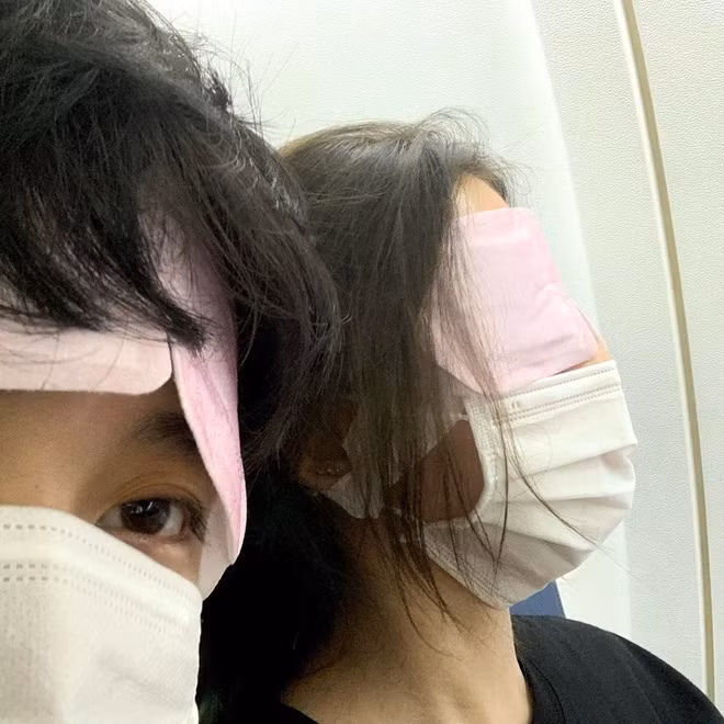 Bên cạnh đó, Gavin còn đăng tải những khoảnh khắc đời thường với Bâu như cùng chợp mắt lim dim hay cùng đắp mặt nạ.