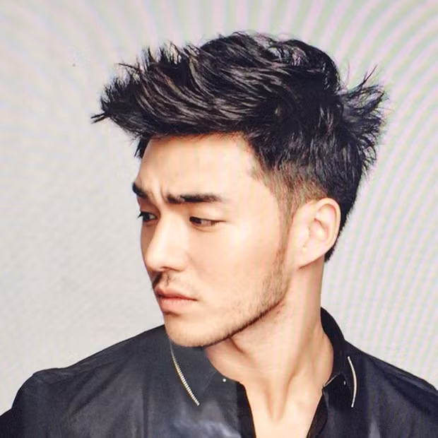 Đặc biệt nhất, chàng cơ trưởng Choi Yong Ho vẫn còn đang độc thân vui tính.