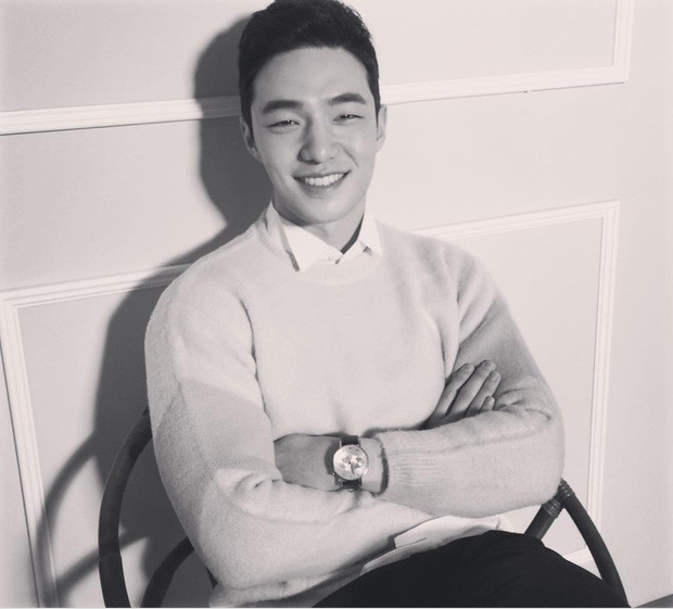 Hiện tại, chàng phi công điển trai nhất Hàn Quốc vẫn đang hạnh phúc với công việc và cuộc sống của mình.