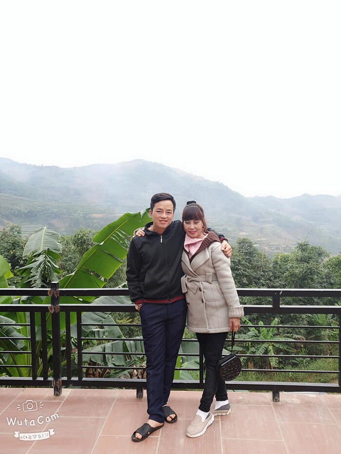 Về mặt mộc của cô dâu 62 tuổi 6 năm về trước thì nhìn thực ra cũng không đến nỗi quá tệ. Nhiều người đã dành lời khen cho nhan sắc ở độ tuổi U70 của cô Thu Sao.