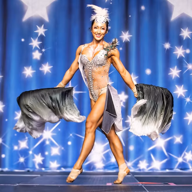 Mou là người phụ nữ Trung Quốc đầu tiên vô địch một cuộc thi thể hình quốc tế. Thông qua những thành tích, danh hiệu đạt được, cô mong muốn thay đổi định kiến cho rằng phụ nữ châu Á luôn thanh tú, yếu đuối và không có cơ bắp.