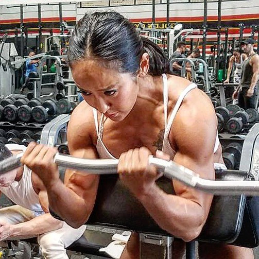 HLV thể hình 35 tuổi nói rằng cô muốn thể hiện "vẻ đẹp phương Đông" của phụ nữ Trung Quốc trên sân khấu thể hình quốc tế. "Phụ nữ châu Á không có bất kỳ nhược điểm nào về vóc dáng", Mou khẳng định.