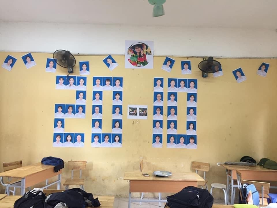 Có lớp học khá "lầy lội" khi lấy ảnh thẻ của các bạn nữ dán thành số 20 - 10, nhìn không biết nên vui hay nên buồn.