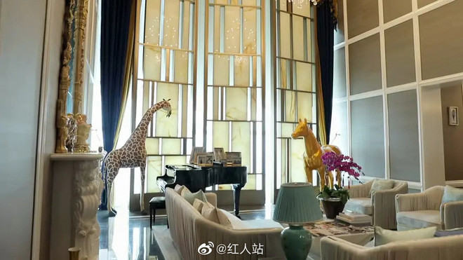 Trong clip, ái nữ họ Từ giới thiệu căn biệt thự rộng lớn của gia đình tại Thượng Hải.