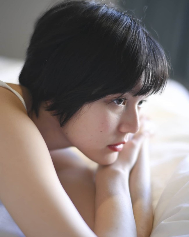 Cô bạn ghi điểm nhờ vẻ ngoài tươi tắn, nụ cười duyên và đặc biệt làn da cực phẩm chỉ cần tô vội tí son là đã bừng sáng cả khung hình.