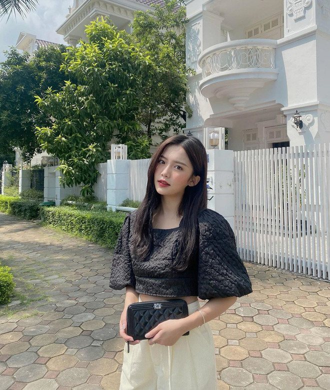 Hot girl 9x đúng chuẩn là hình mẫu con gái mà chàng trai nào cũng sẽ cảm nắng ngay từ cái nhìn đầu tiên.