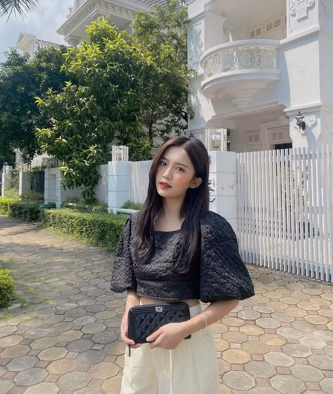 Hot girl 9x đúng chuẩn là hình mẫu con gái mà chàng trai nào cũng sẽ cảm nắng ngay từ cái nhìn đầu tiên.