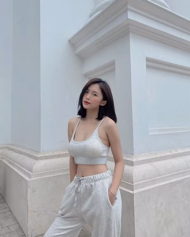 Cô từng được dân mạng khen ngợi xinh đẹp không kém các ulzzang Hàn Quốc (những người có gương mặt ưa nhìn, phong cách thời trang riêng).