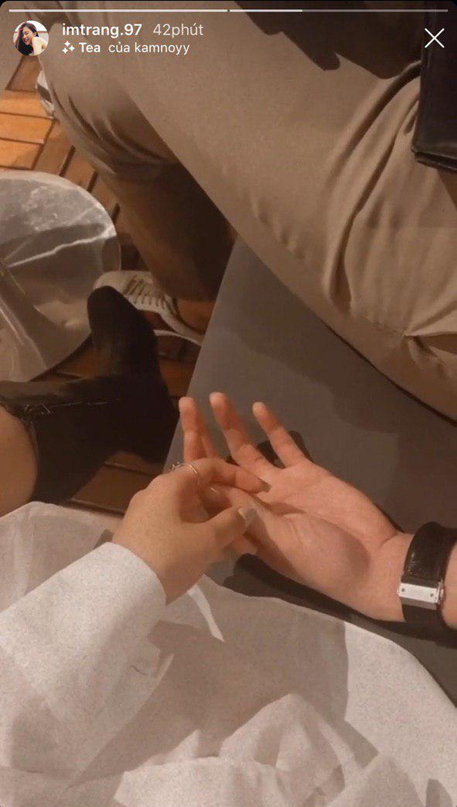 Kèm theo bức ảnh, Trung còn bắt trend chơi chữ của dân mạng để bày tỏ tình cảm: "Trung không yêu nhiều - Chung tình".