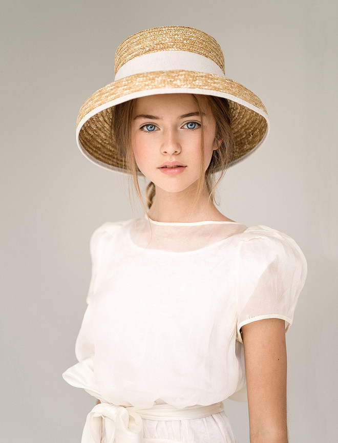 "Búp bê" Kristina Pimenova - người từng được bầu chọn là "cô bé đẹp nhất thế giới" bởi tạp chí Women Daily năm 2014.