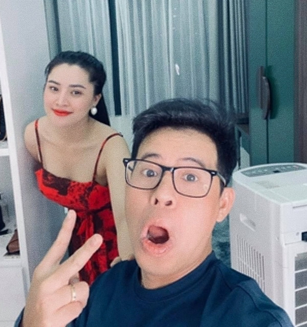 Có lẽ cái kết hạnh phúc của Hoàng Sang ở hiện tại phần nào cũng khiến khán giả của chương trình cảm thấy được an ủi. Không may mắn trên show, nhưng hạnh phúc đời thực lại mỉm cười với Sang, điều đó mới là quan trọng.