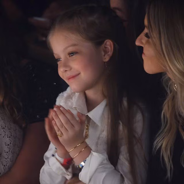 Thời điểm mới được biết tới, cô bé nhận nhiều lời khen về nhan sắc, được đặt biệt danh "thiên thần nhí" của làng thời trang.