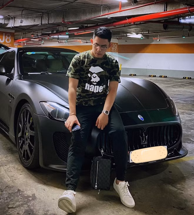 Trước đó, CEO giàu có của Người ấy là ai - Tống Đông Khuê cũng gây choáng khi công khai tin nhắn sẽ tặng bạn gái chiếc iPhone 12.