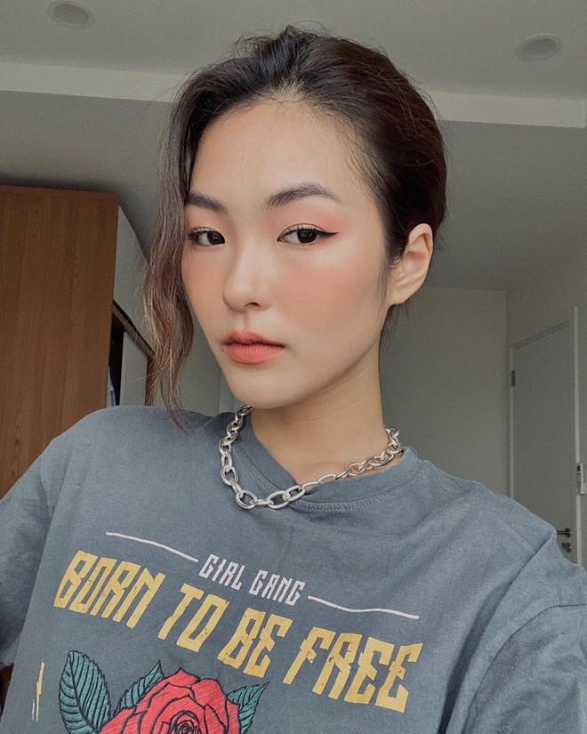 Gái xinh sở hữu hơn 10k follower trên Instagram, có phong cách thời trang gợi cảm và bắt trend.