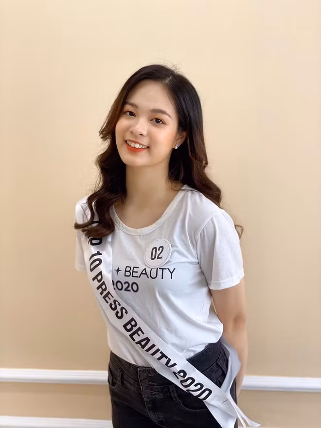 Sau khi tốt nghiệp, Linh mong muốn trở thành nhà hoạt động xã hội, giúp đỡ những hoàn cảnh khó khăn trong cộng đồng.