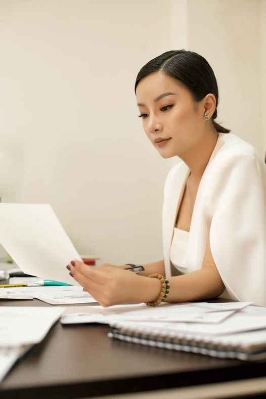 Lý giải cho sự lựa chọn này, cô gái sinh năm 1989 cho biết cô không đủ can đảm để thay đổi thói quen, phong tục tập quán của mình để trở thành một nàng dâu ở nước ngoài. Cũng vì thế, không chỉ thái tử Malaysia mà cô cũng đã từ chối một vài người khác. Nhà thiết kế cá tính này luôn mong có một tình yêu tràn đầy cảm xúc và được sống theo bản năng chứ không bị gò bó trong khuôn khổ.