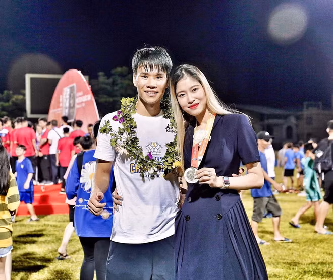 Vóc Đỗ sinh năm 1995, quê ở Thái Bình. Cô nàng sở hữu chiều cao lý tưởng 1m71 cùng gương mặt xinh đẹp.