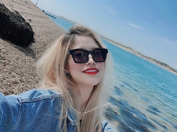 Cả hai dù yêu xa nhưng tình cảm vô cùng bền chặt, khăng khít.