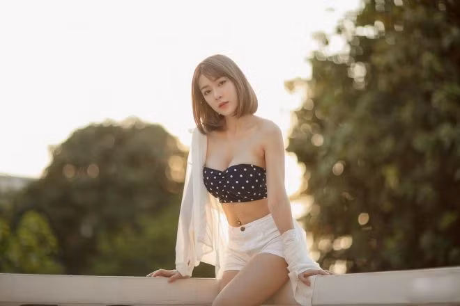 Những hình ảnh khỏe khoắn, gợi cảm và xinh đẹp của Chatkamon Sukkasem vẫn liên tục gây bão mạng xã hội.