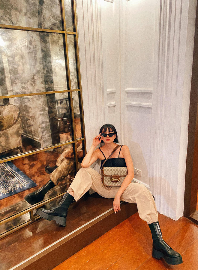 Chỉ với vài góc sương sương, dân tình cũng đoán ngay được đây chắc chắn là một căn biệt thự rất rộng rãi, thoáng đãng.