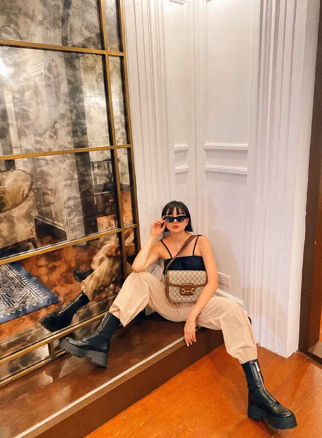 Chỉ với vài góc sương sương, dân tình cũng đoán ngay được đây chắc chắn là một căn biệt thự rất rộng rãi, thoáng đãng.