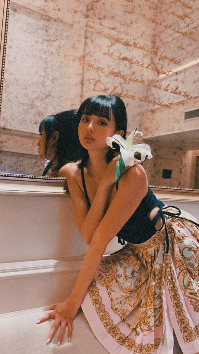 Giàu có, được chồng chiều... hiện tượng phẫu thuật thẩm mỹ - Angela Chu còn khiến nhiều người ngưỡng mộ khi sở hữu nhan sắc không trang điểm cực đỉnh.