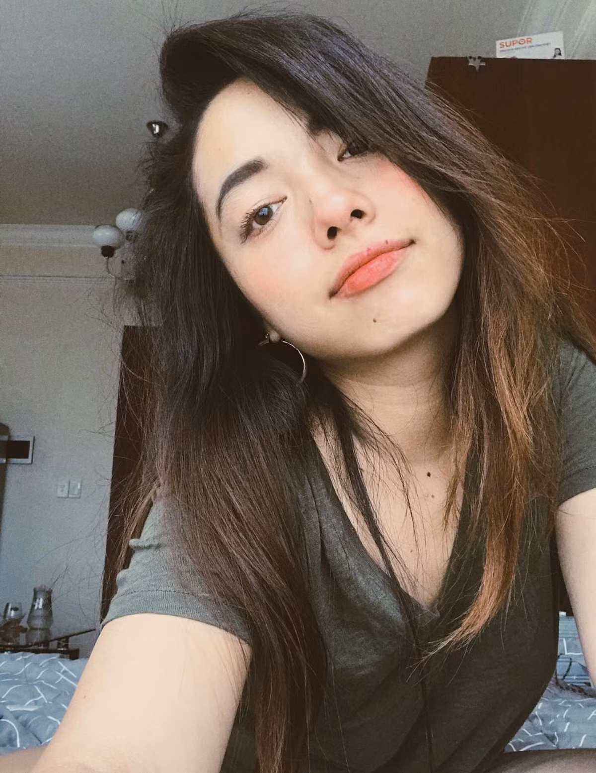 Gương mặt sắc sảo đến từng chi tiết, ánh mắt đầy cuốn hút, hot girl mạng xã hội này làm biết bao nhiêu trái tim xao xuyến.