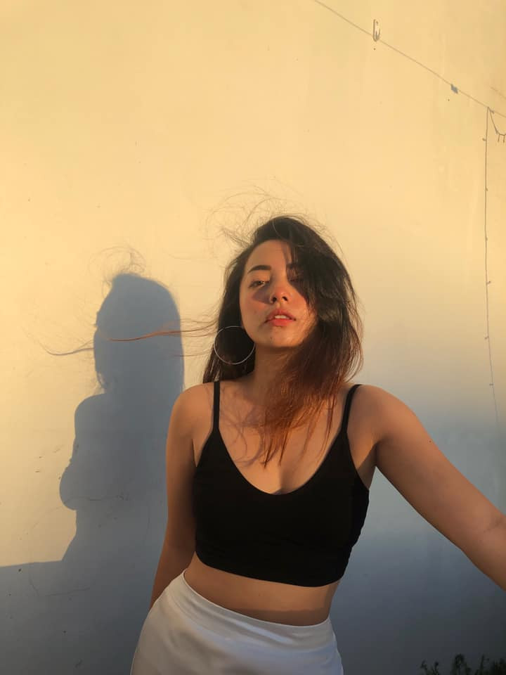 Với nhan sắc này, khó ai có thể nghĩ rằng hot girl là người Việt 100%, đa số đều nghĩ cô nàng là con lai Âu Mỹ. Thế nhưng, Na Cục Pin lại là người Việt 100%.