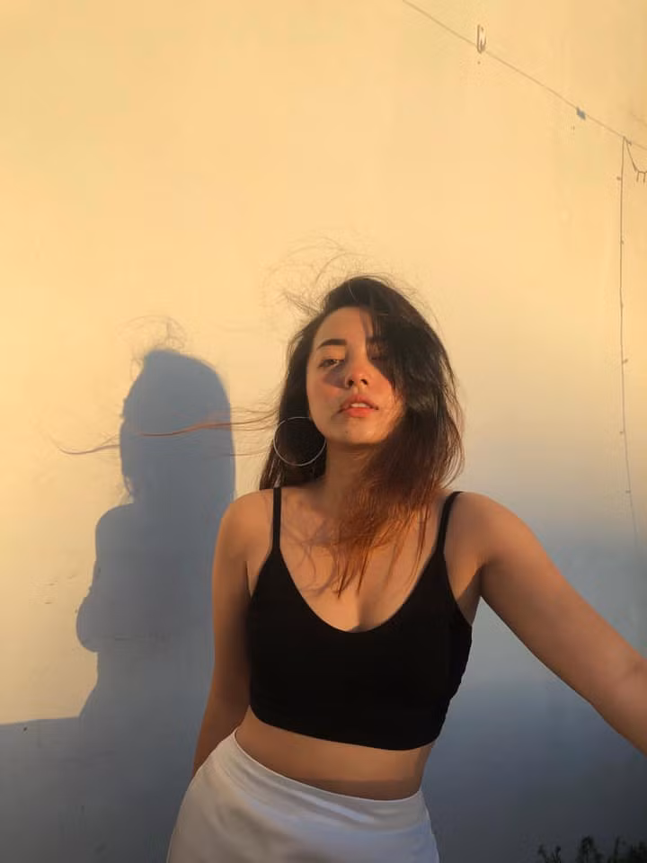 Với nhan sắc này, khó ai có thể nghĩ rằng hot girl là người Việt 100%, đa số đều nghĩ cô nàng là con lai Âu Mỹ. Thế nhưng, Na Cục Pin lại là người Việt 100%.