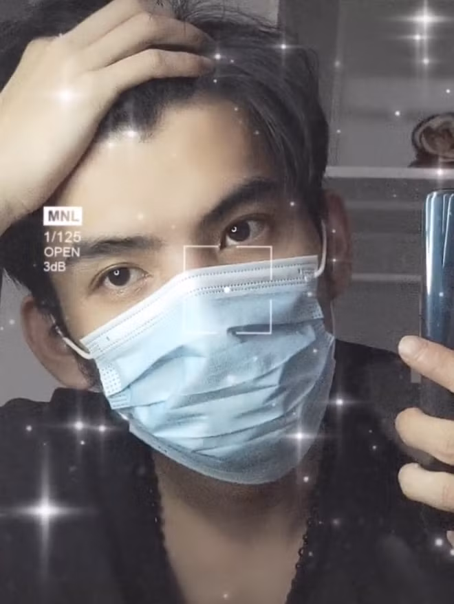 Mới đây, lại có thêm một anh chàng tên Đại Thúc (24 tuổi) người Trung Quốc, bị "bóc mẽ" nhan sắc thật đằng sau lớp khẩu trang.