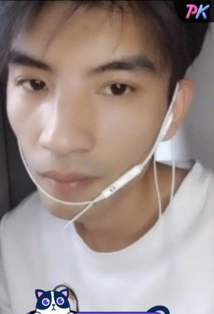 Trái ngược với kì vọng của cư dân mạng, “hotboy khẩu trang” có nhan sắc bình thường, không mấy thu hút. Dù Đại Thúc không hề xấu xí nhưng vẫn khác hẳn so với sự tưởng tưởng của mọi người.