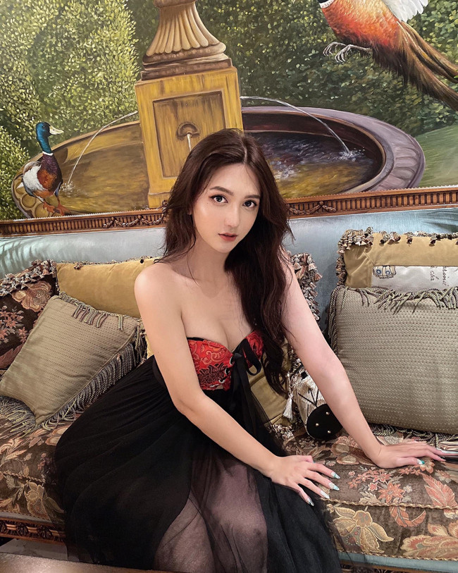 "Ở nhà, mẹ hay gọi mình là “cục vàng” nên mình hiểu mẹ thương yêu mình như thế nào. Mình cảm thấy bản thân quá may mắn khi được gia đình thấu hiểu”, Hoàng Học từng chia sẻ.