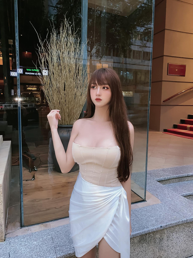 Thời điểm đó, cô còn chưa thực hiện phẫu thuật chuyển giới mà mới chỉ tiêm hormone.