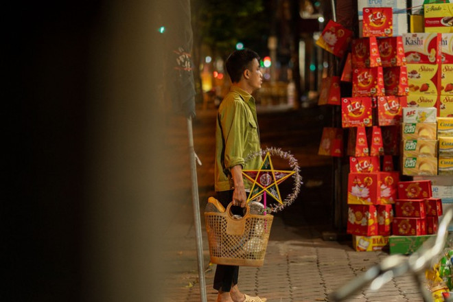 Vì vậy qua bộ ảnh mình muốn gửi thông điệp mọi người cùng hướng về gia đình, về mái ấm của mình của mình nhiều hơn.