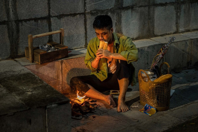 Gần đây nhất là bộ ảnh “Trung thu nhất định ba sẽ về”.